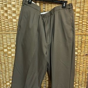 Men’s 44x30 pleated dress pants